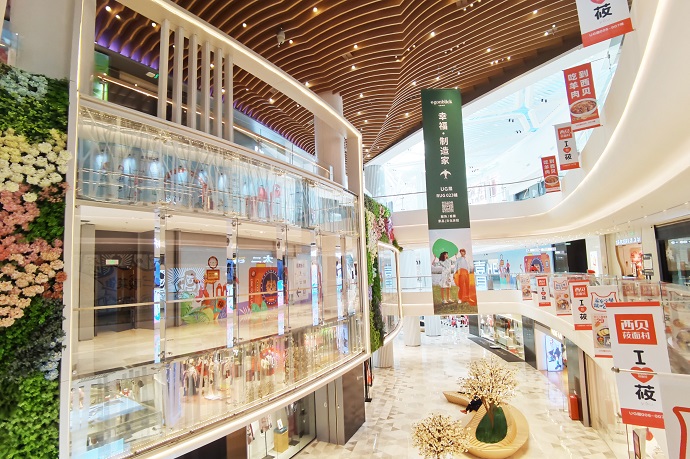 <p>The newly enhanced Link CentralWalk targets both professionals and office workers in Shenzhen CBD and family-oriented customers. Through optimisation of the tenant mix, Link has increased the total number of shops by about 20%.</p>
